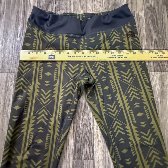 The North Face FlashDry Womens Crop Leggings Green Aztec Print Medium M Hiking G - Picture 6 of 8